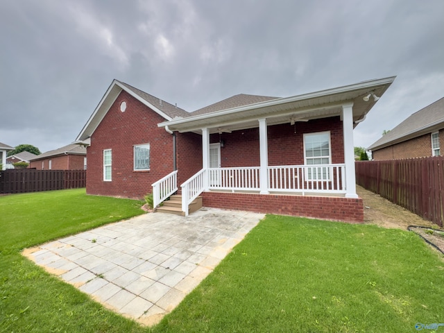 view of front of property with a porch and a front lawn