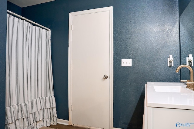 full bath featuring a shower with shower curtain and vanity