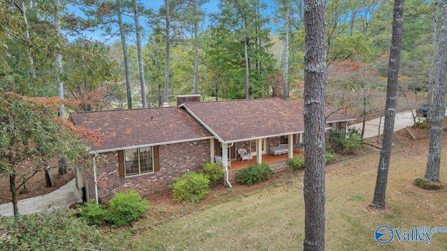 view of front facade with a front yard