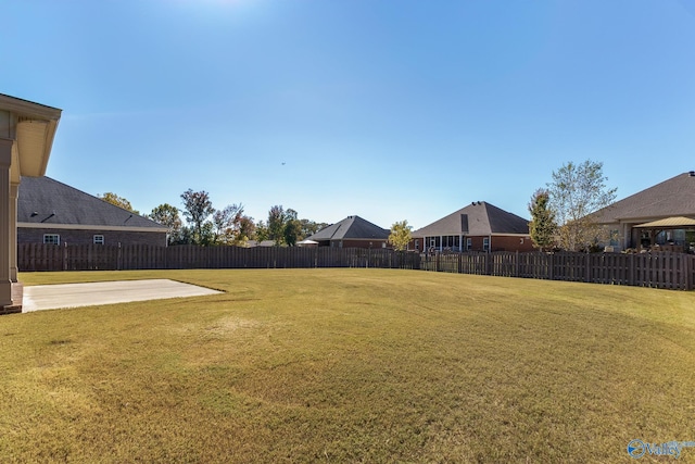 view of yard featuring a patio area