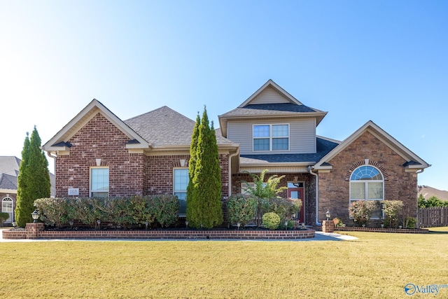 view of front property featuring a front lawn