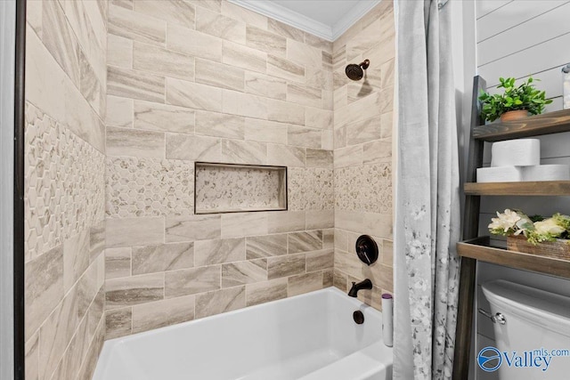 full bath with crown molding, toilet, and shower / bath combo with shower curtain