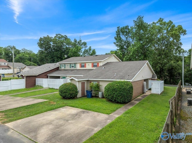 view of front of property featuring a front yard and a patio area