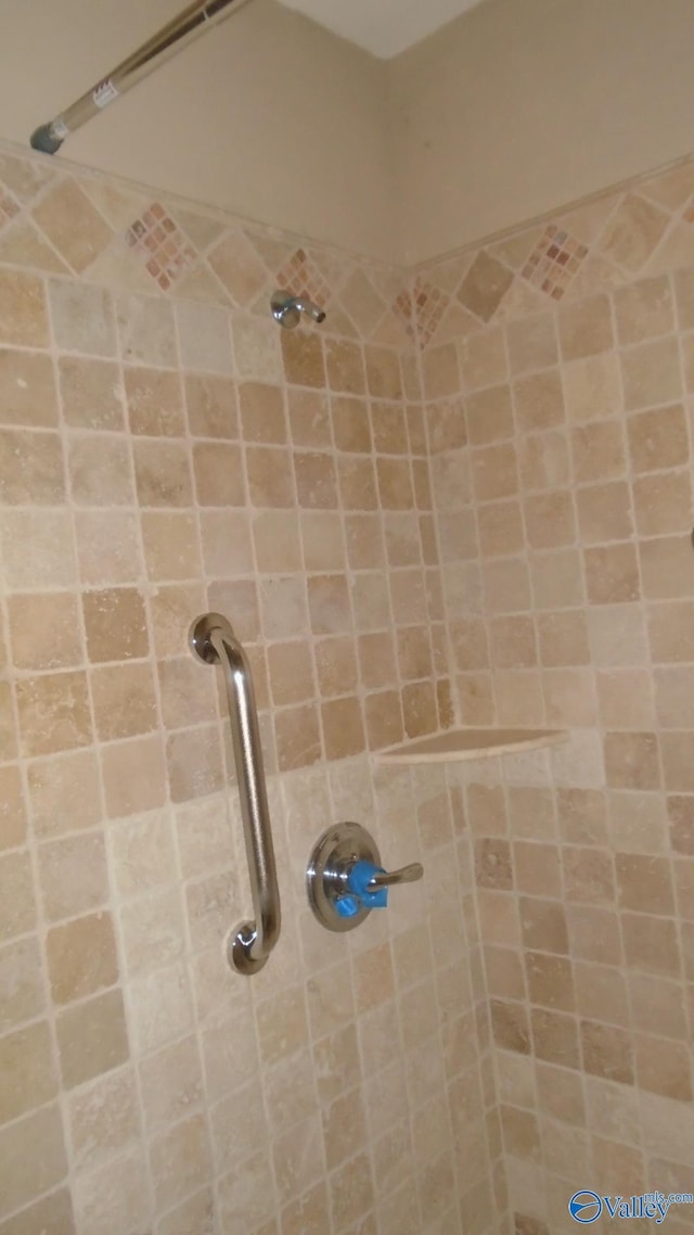 interior details with a tile shower