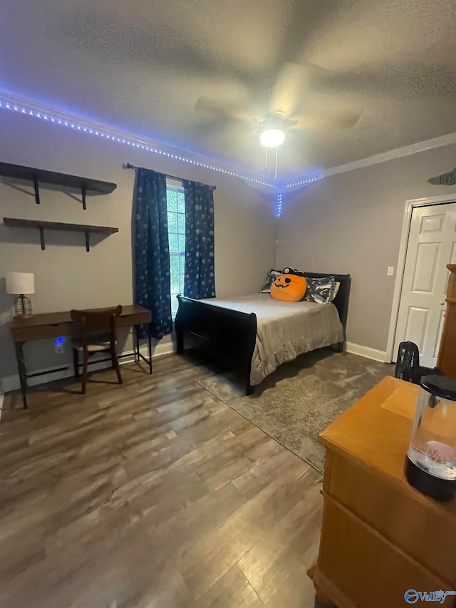 bedroom with ornamental molding, a textured ceiling, hardwood / wood-style flooring, and ceiling fan