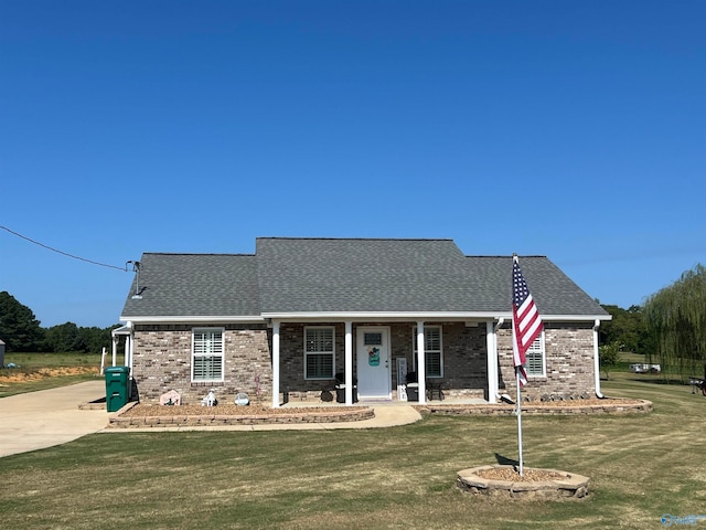 view of front of property with a front yard