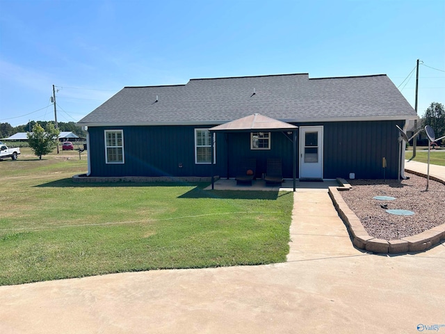 view of front of house featuring a front yard