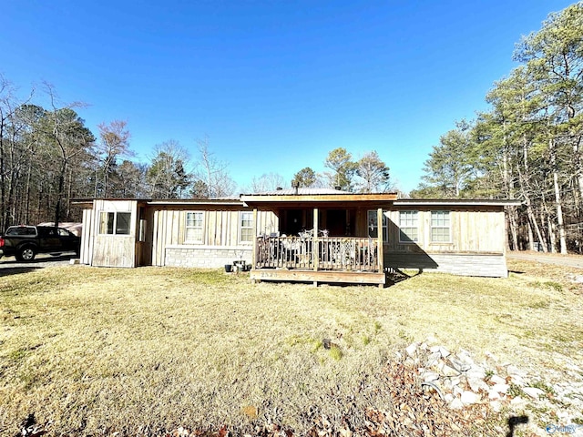 manufactured / mobile home featuring a wooden deck