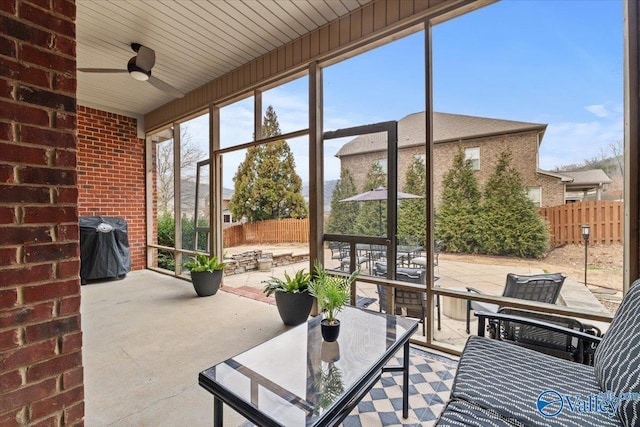 sunroom / solarium featuring ceiling fan