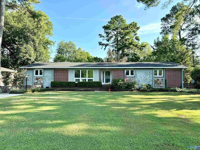 ranch-style home with a front yard