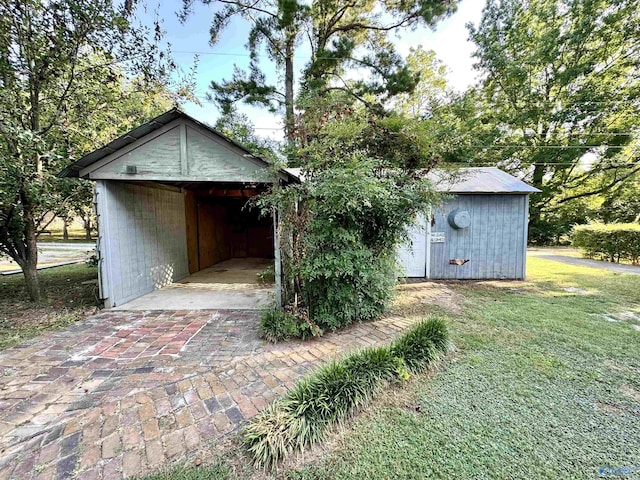 view of outbuilding featuring a lawn