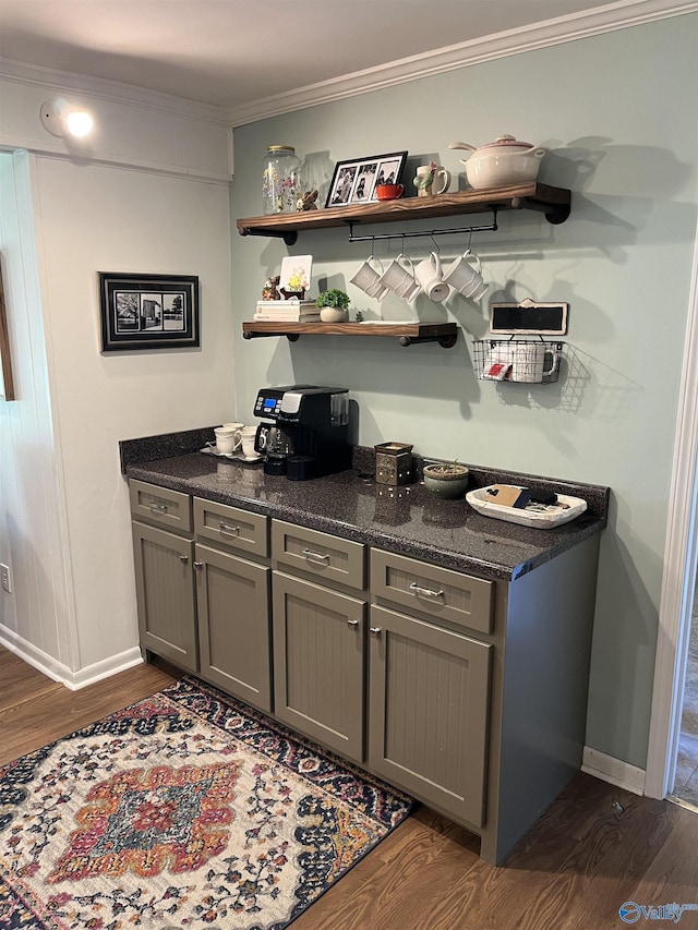 bar with crown molding, dark wood-style flooring, and baseboards