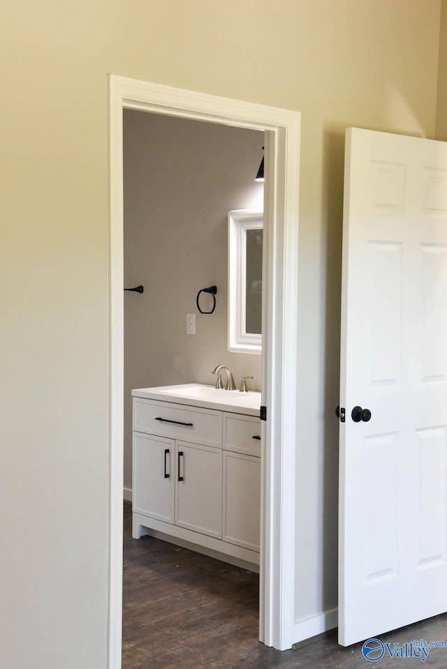 6200 Dalewood Ln, Guntersville, AL 35976 - bathroom featuring wood finished floors, vanity, and baseboards