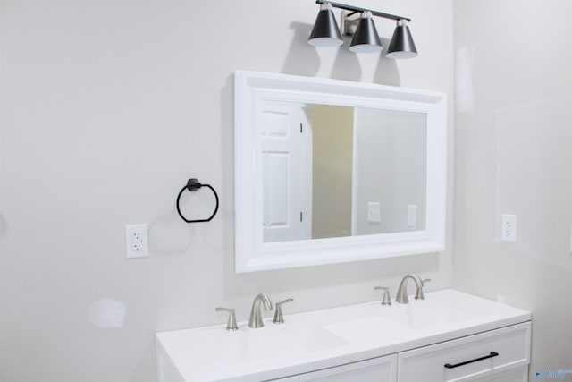 6200 Dalewood Ln, Guntersville, AL 35976 - bathroom with double vanity