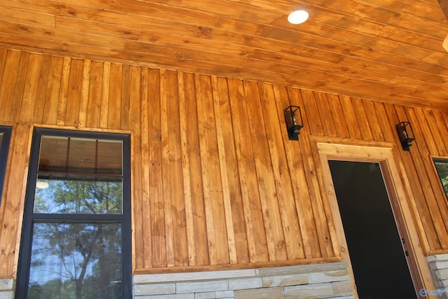 6200 Dalewood Ln, Guntersville, AL 35976 - detailed view of wooden walls and wood ceiling