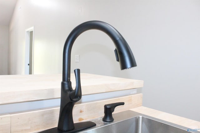 6200 Dalewood Ln, Guntersville, AL 35976 - kitchen view of a sink