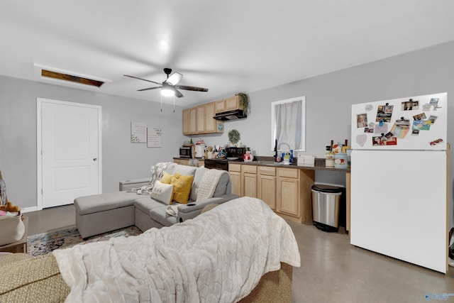 living room with ceiling fan and sink