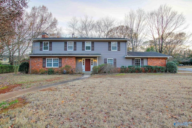 view of front facade featuring a front yard