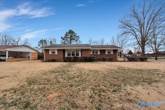 view of front of house featuring brick siding and a front yard