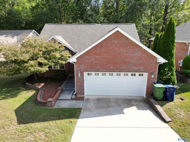 view of front of house featuring a front yard