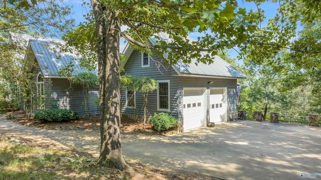 view of front facade featuring a garage