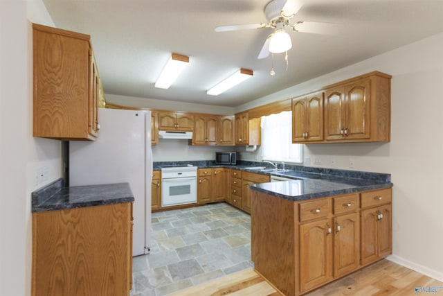 kitchen with sink, white appliances, ceiling fan, and light wood-type flooring