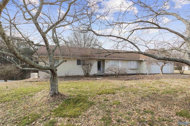 single story home with a front lawn