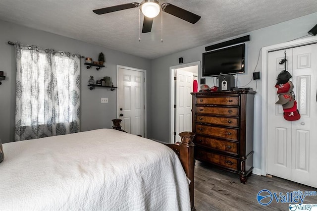 bedroom featuring a textured ceiling, ceiling fan, and wood finished floors