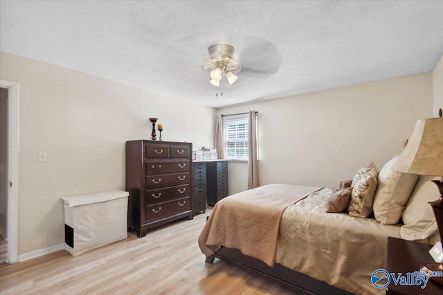 6304 Cedar Point Dr, Huntsville, AL 35810 - bedroom featuring light wood-style floors, a textured ceiling, a ceiling fan, and baseboards
