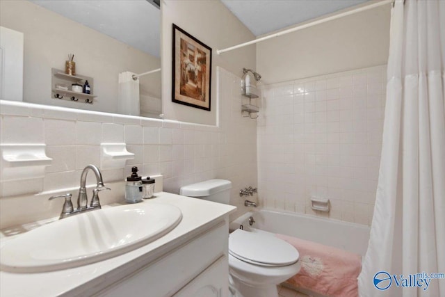 6304 Cedar Point Dr, Huntsville, AL 35810 - full bath with shower / bath combo with shower curtain, toilet, vanity, and tile walls