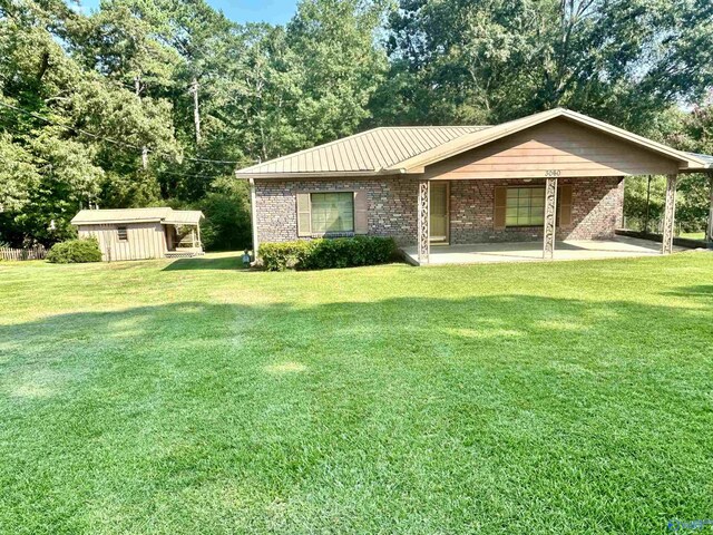 view of front of house with a front lawn and an outbuilding