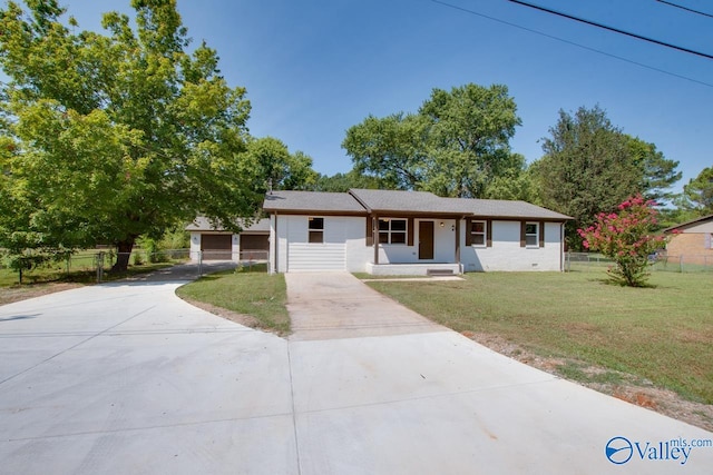 view of front facade with a garage and a front yard