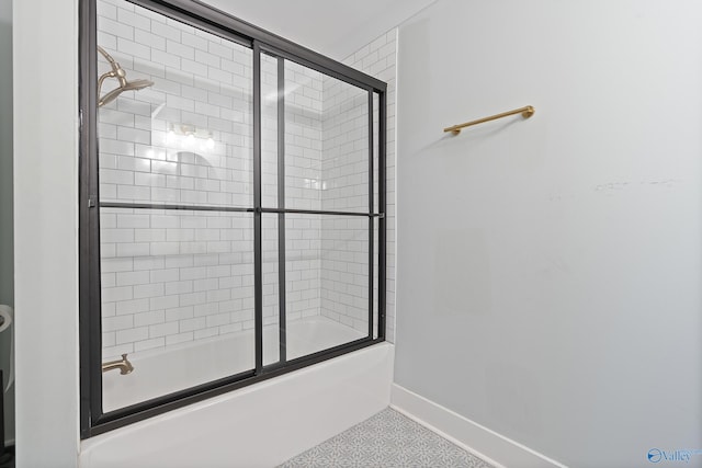 bathroom with enclosed tub / shower combo