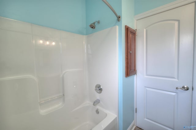 bathroom featuring shower / bathtub combination