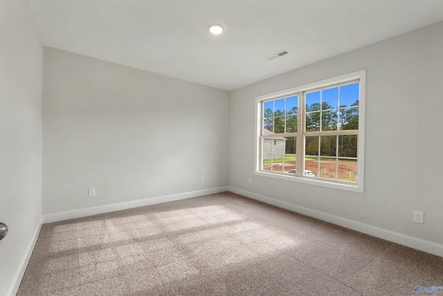 unfurnished room featuring carpet