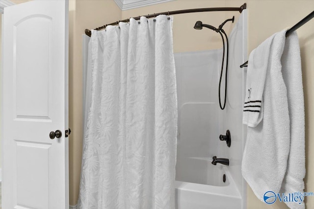 full bath with shower / bath combo with shower curtain