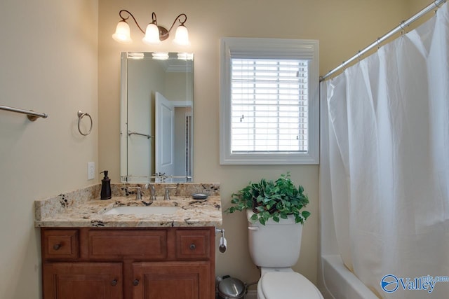 full bathroom with shower / tub combo with curtain, vanity, and toilet