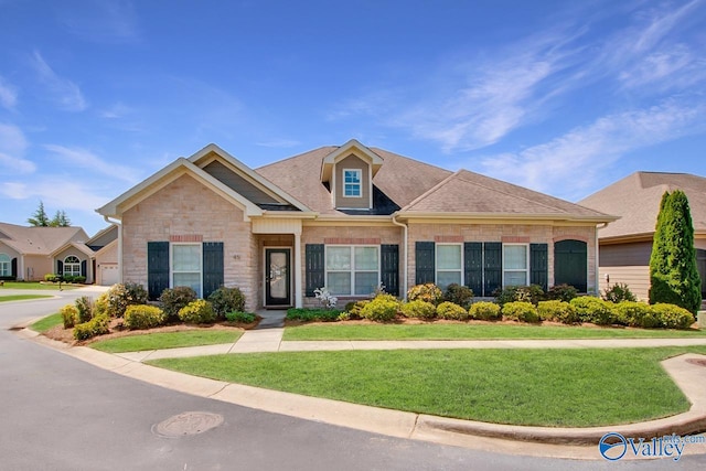 view of front of home featuring a front lawn