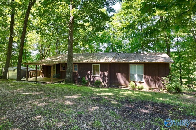 view of front of home featuring a storage shed