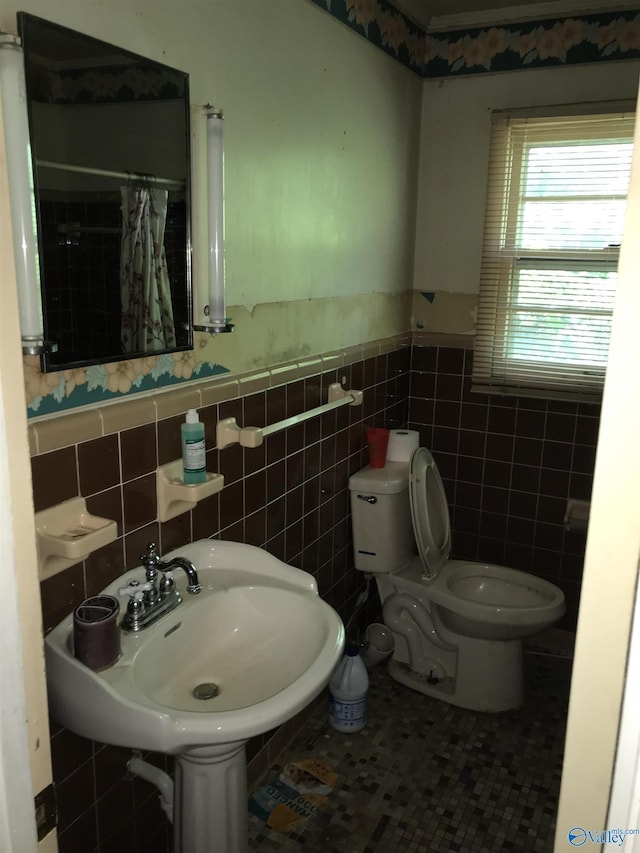 3411 Euclid Dr NW, Huntsville, AL 35810 - bathroom with toilet, a wainscoted wall, tile walls, and a shower with curtain