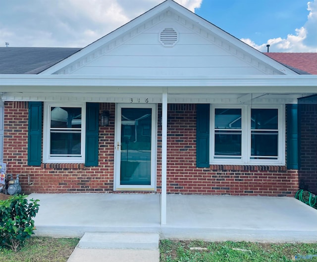 view of front of home with covered porch