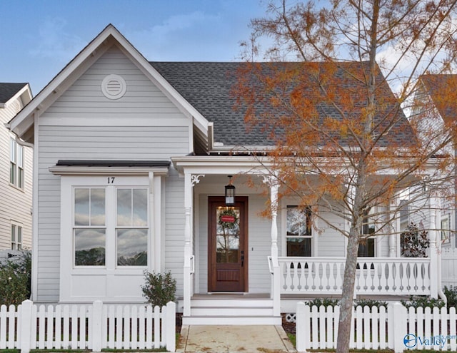 view of front of property featuring roof with shingles and a fenced front yard