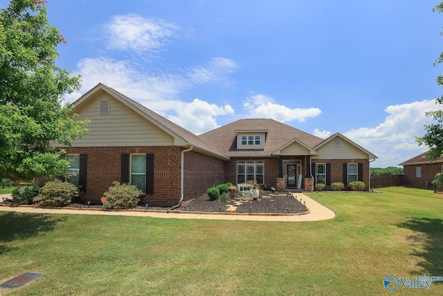 craftsman inspired home featuring a front lawn