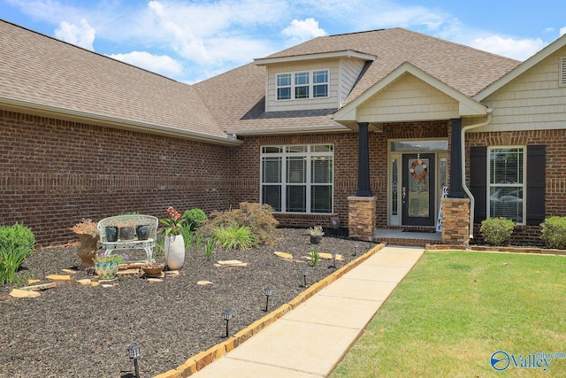 view of front of house featuring a front lawn