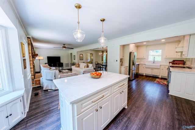218 Beaver Run Dr, Madison, AL 35758 - kitchen with stainless steel appliances, a sink, a ceiling fan, dark wood-type flooring, and crown molding