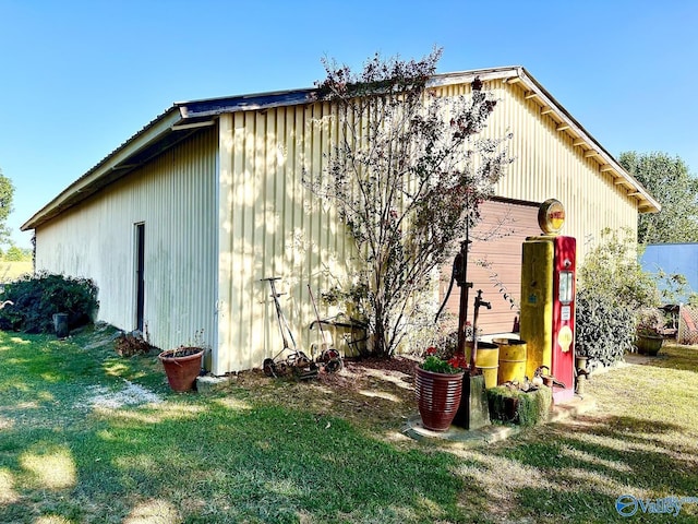 view of outbuilding
