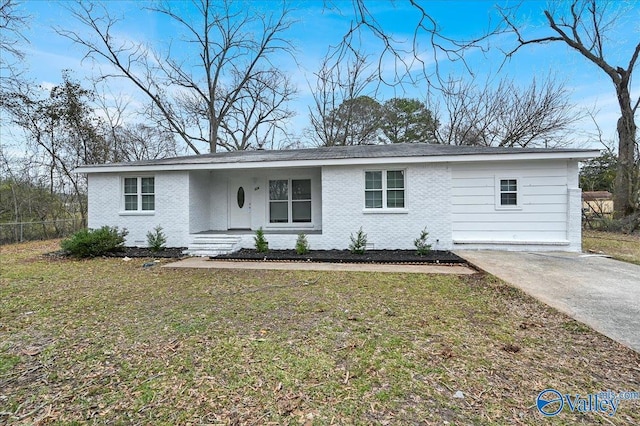 ranch-style home with a front yard