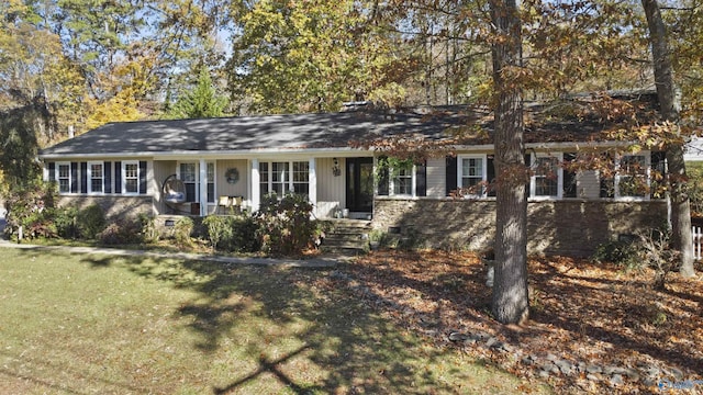 ranch-style home featuring a front yard