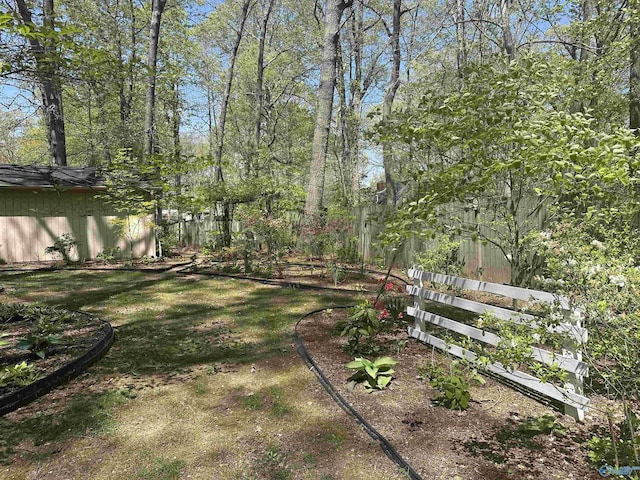 2008 Oakleaf Ln, Arab, AL 35016 - view of yard featuring fence