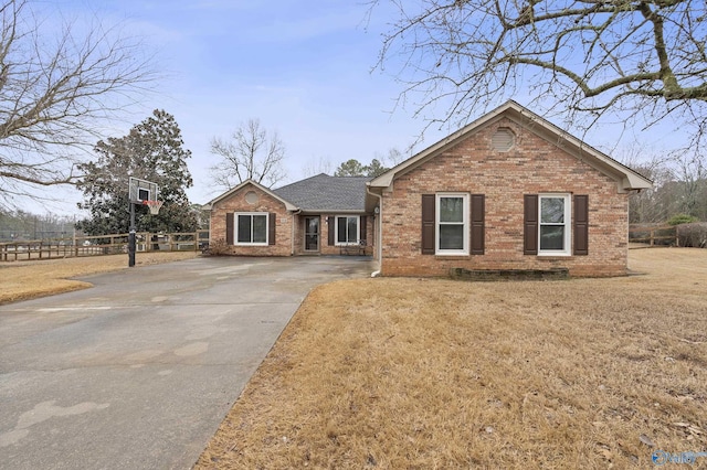 ranch-style home featuring a front yard